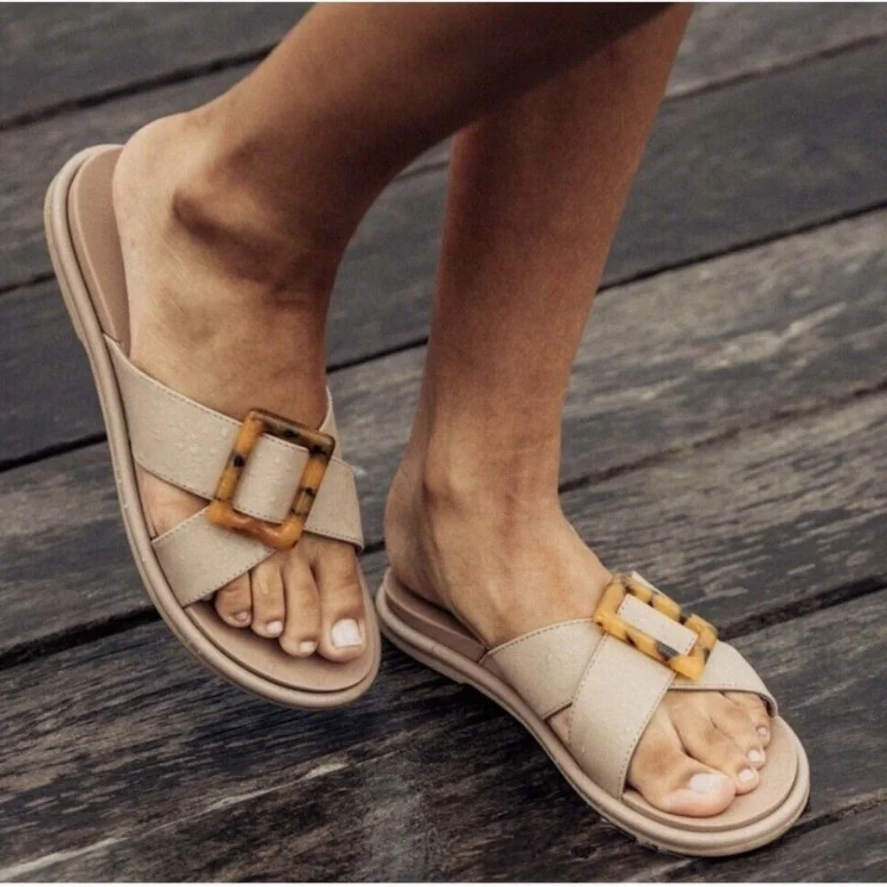 Olukai LA'i Slide Sandals in Taupe - NEW - Size 8